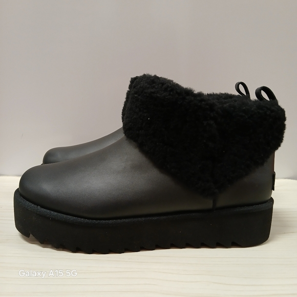 UGG Shoes - Women’s Ugg mini platform boots brand new size 11